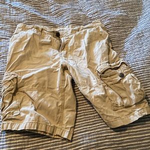 Men’s khaki cargo shorts